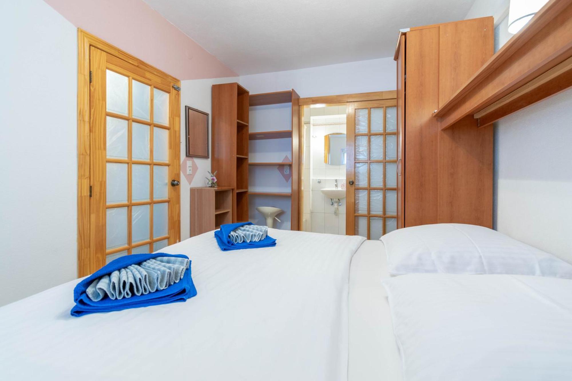 Apartment Kristina Dujmovic Baška Voda Oda fotoğraf