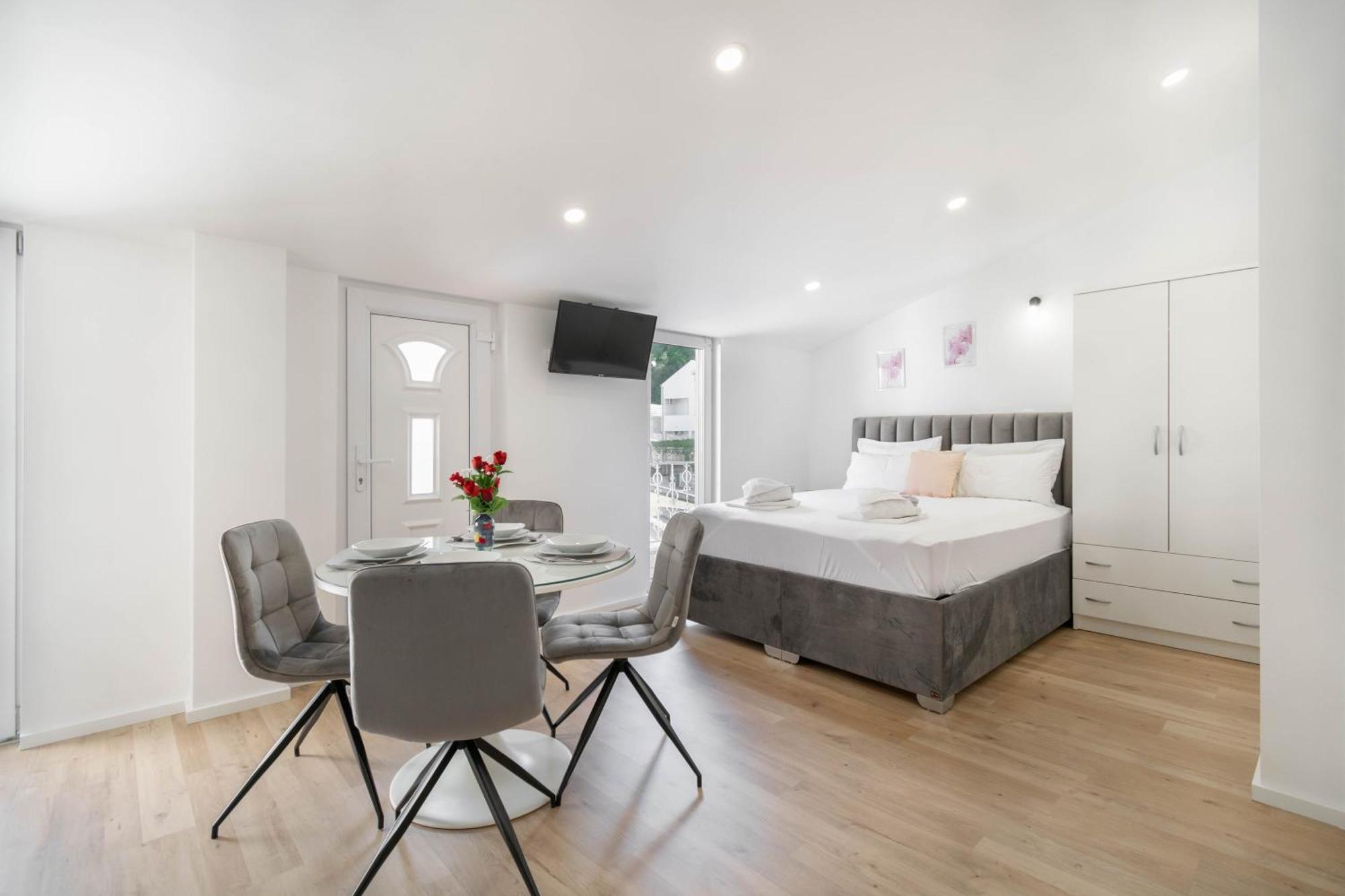Apartment Kristina Dujmovic Baška Voda Oda fotoğraf