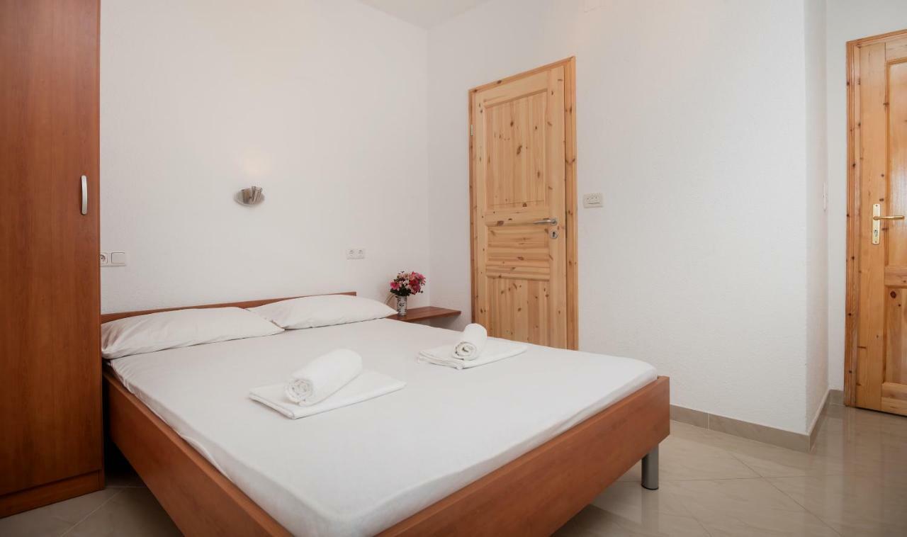 Apartment Kristina Dujmovic Baška Voda Dış mekan fotoğraf